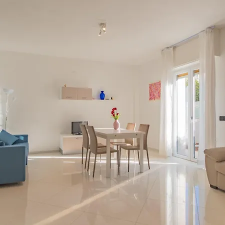 350mt Sea Modern Trilocale Con A/c - Free Parking Apartment *